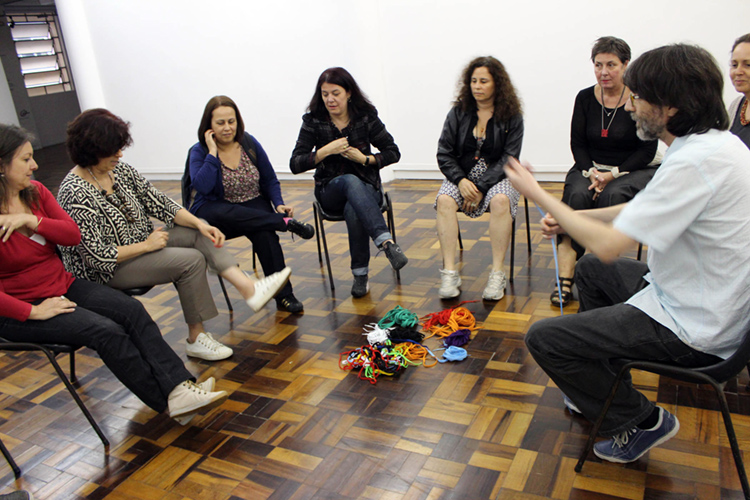 Auto-apresentação coletiva: laços